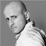 Profesor de inglés en China y Japón tanto de adultos como de jardín de infancia, con energía y dedicación